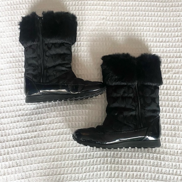 Coach black logo fur trim winter boots size 8.5 - Picture 5 of 11